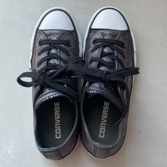 Converse All Star Women's Shoe Metallic Gray Low Top Leather Size 5 - Picture 4 of 10